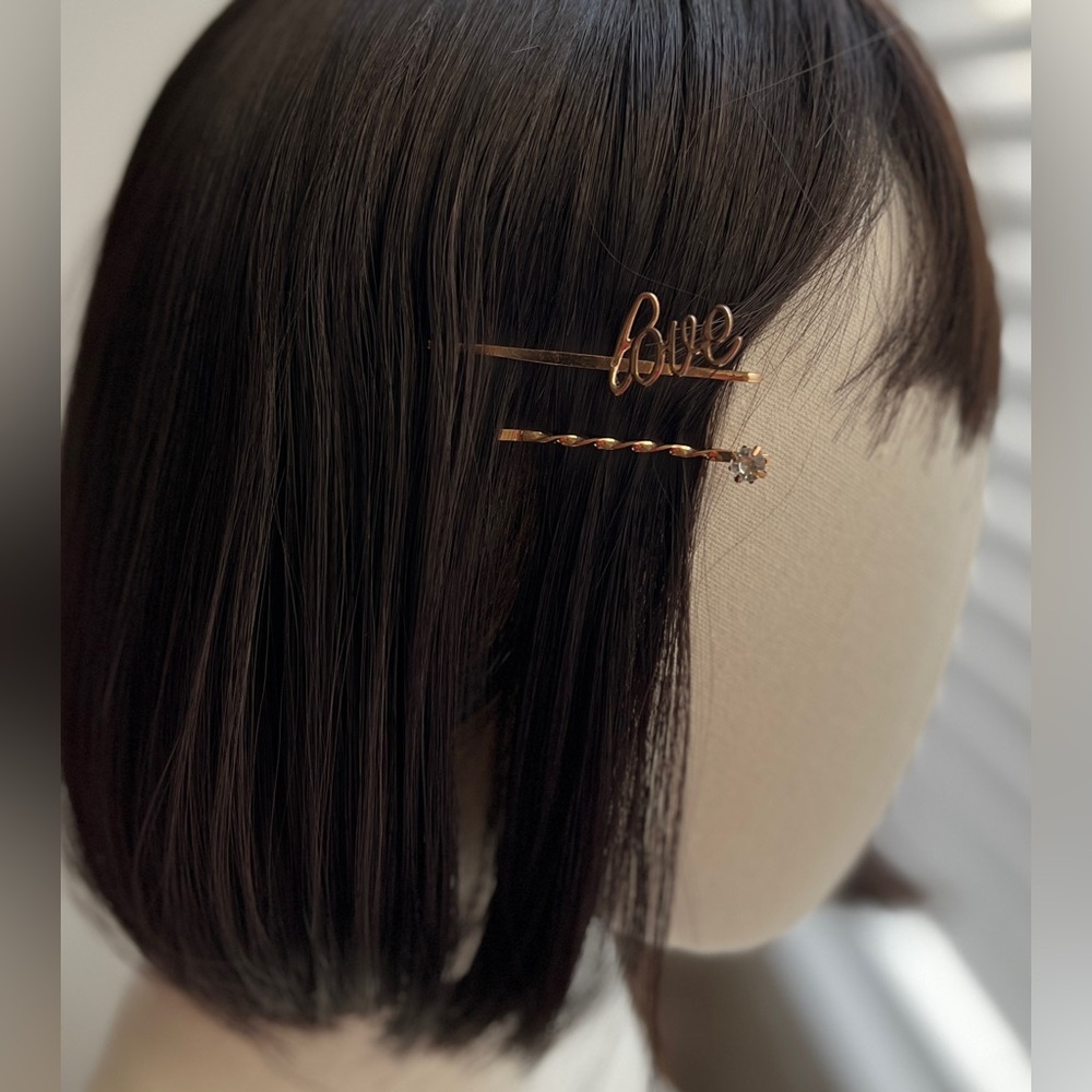 6 metal Bobby hair pins, new with tag, smoke free, pet free